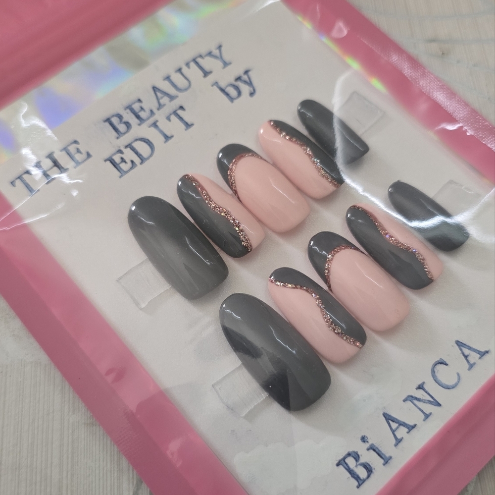 Colorblock Press-On Nails - Picture 3 of 4